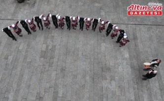 Akçaabat horonuyla dünya sahnelerinde boy gösteriyorlar