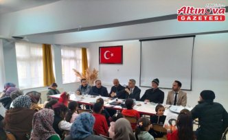 Alaca'da öğrenci ve velilerle kitap okuma etkinliği yapıldı