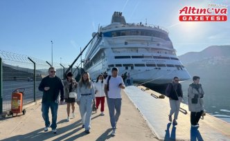 “Astoria Grande“ kruvaziyeri Rusya'dan 621 yolcusuyla Amasra'ya geldi