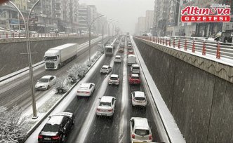 Diyarbakır'da kar yağışı etkili oldu