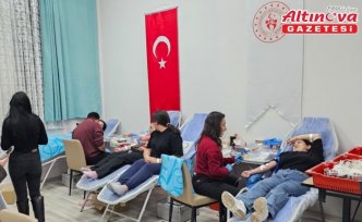 Gümüşhacıköy’de öğrencilerden Kızılay’a kan bağışı