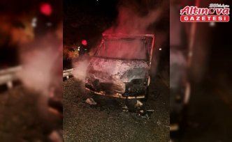 Gümüşhane'de seyir halindeki kamyonet yandı