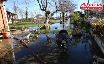 Ordu'da şiddetli rüzgarda oluşan dalgalar hasara neden oldu