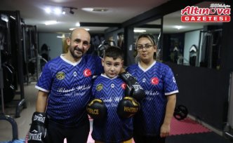 Özel birey Alptuğ Ali'nin mutluluğu için ailece spora başladılar