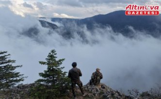 Sinop'ta Çatak Kanyonu Tabiat Parkı sisler arasında dronla görüntülendi