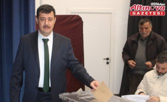 Bafra Pazar Yerleri Esnaf Odası'nda Ertan Atan yeniden başkan seçildi