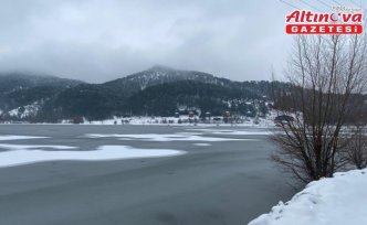 Bolu'daki Çubuk Gölü buz tuttu