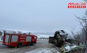 Çorum'da devrilen tırın sürücüsü yaralandı