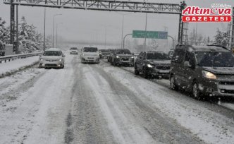 Makaslayan tır nedeniyle ulaşıma kapatılan Anadolu Otoyolu Bolu kesimi İstanbul istikameti açıldı