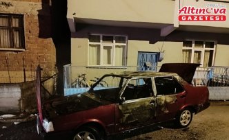 Karabük'te park halindeki otomobil yandı