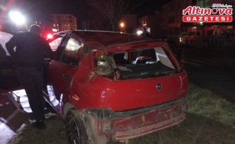 Samsun'da devrilen otomobildeki 2 kişi yaralandı