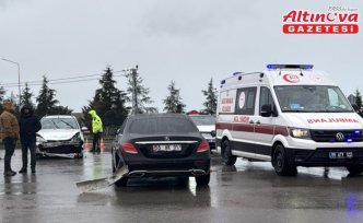 Samsun'da iki otomobilin çarpıştığı kazada 2 kişi yaralandı