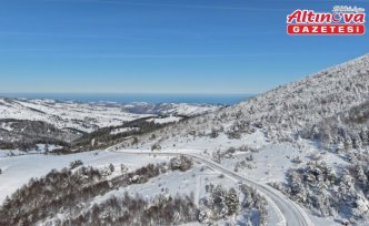 Alaçam'da karla kaplanan 1650 rakımlı Dürtmen Dağı dronla görüntülendi