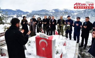 Trabzon Valisi Şahin'den şehit Eren Bülbül ve Özkan Sümer'in mezarına ziyaret