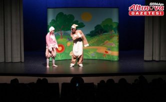Trabzon'da sahnelenen çocuk oyunları ilgi görüyor