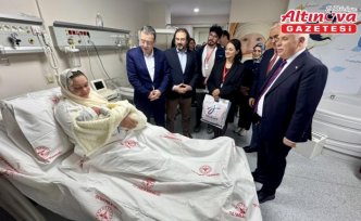 Trabzon'da yeni yılın ilk bebeği suda doğumla dünyaya geldi