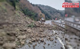 Zonguldak'ta heyelan kara yolunda ulaşımı aksattı
