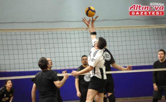 Zonguldak'taki voleybol turnuvası farklı meslek ve yaş gruplarını sporda buluşturuyor