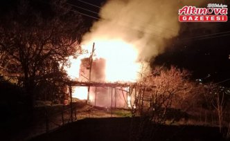 Amasya'da yangın çıkan bağ evi kullanılamaz hale geldi