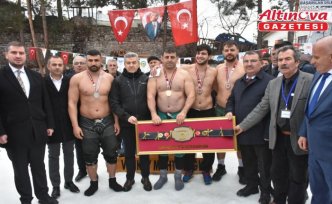 Artvin'de 29. Kar Üstü Karakucak Güreşleri yapıldı