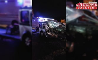 Çorum'da park halindeki yolcu otobüsüne çarpan hafif ticari aracın sürücüsü yaralandı