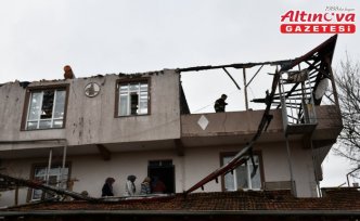 Vezirköprü'de çıkan yangında iki katlı evde hasar oluştu