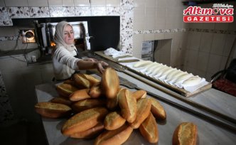 Yaylanın dumanı tüten tek fırınında ekmekler kadın ustadan