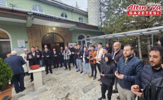 Çorum'da cami bahçesinde toplu bayramlaşma geleneği yaşatıldı