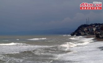 Düzce'nin Karadeniz kıyısında kuvvetli rüzgar etkili oldu