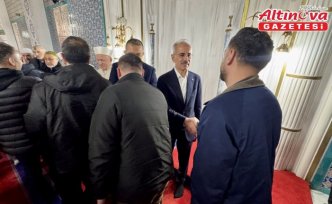 Ulaştırma ve Altyapı Bakanı Uraloğlu, bayram namazını Trabzon'da kıldı