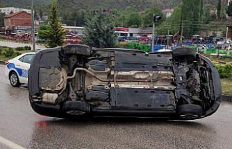 Karabük'te devrilen otomobildeki 3 kişi yaralandı