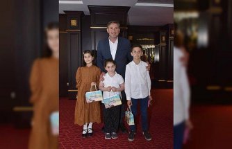 Tekkeköy Belediye Başkanı Candal, 23 Nisan'da makamını çocuklara teslim etti