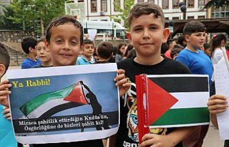 Amasya'da ilkokul, ortaokul ve lise öğrencileri İsrail'i protesto etti