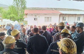 Çorum'da maden işçilerinin 6 ay ücretsiz izne çıkarılması protesto ediliyor
