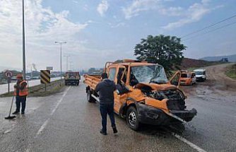 Sinop'ta kamyonetle tır çarpıştı, 3 kişi yaralandı