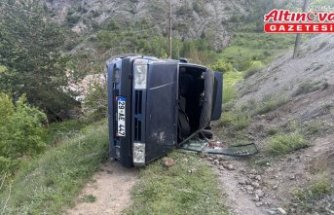Gümüşhane'de devrilen otomobildeki 4 kişi yaralandı