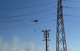 İzmir'in Urla ilçesinde çıkan orman yangınına müdahale ediliyor