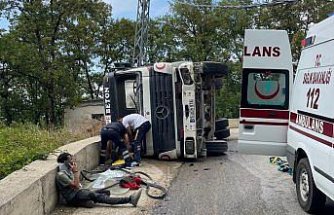 Karabük'te devrilen beton mikserindeki 2 kişi yaralandı