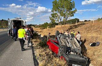 Çorum'da devrilen otomobildeki 2 kişi yaralandı
