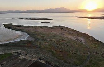 Beyşehir Gölü'nde kuraklık nedeniyle Kıstıfan Adası karayla birleşti ve adacık sayısı arttı