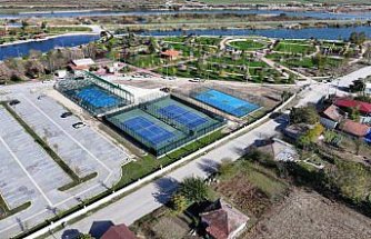 Belediye Başkanı Karagöl, tenis kortlarında incelemelerde bulundu