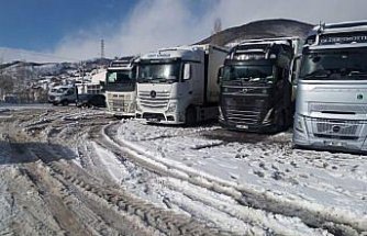 Ardahan-Şavşat kara yolu kontrollü ulaşıma açıldı