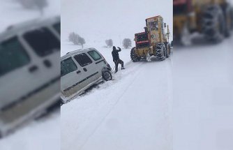 Artova'da kar yağışı etkili oldu