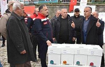 Artvin'de arıcılara ana arı üretim seti desteği verildi
