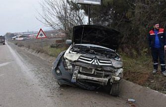 Boyabat'ta drenaj kanalına devrilen pikabın sürücüsü yaralandı