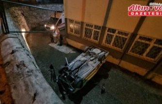 Çorum'da okul bahçesine düşen otomobildeki 2 kişi yaralandı