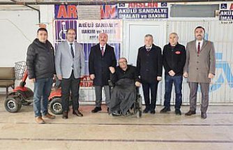 Çorum Valisi Çalgan, akülü sandalye tamir atölyesini ziyaret etti