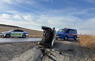 Çorum'da devrilen otomobildeki 2 kişi yaralandı