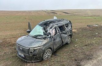 Çorum'da üzerine tır devrilen hafif ticari araçtaki 2 kişi yaralandı