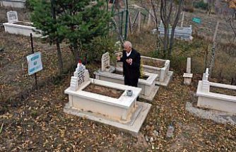 Evlendiği gün gördüğü eşine sevgisi vefatından sonra da bitmedi